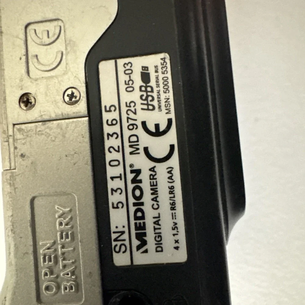 MEDION MD9725 Digital Camera 4.1MP 8–24mm Zoom Untested